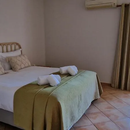 Pretty Stunning House With Garden And Private Swimming Pool Lägenhet *