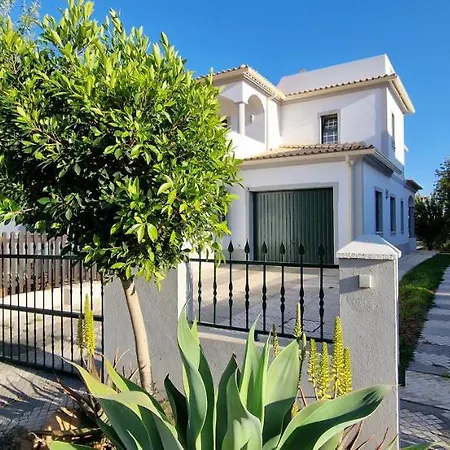 Pretty Stunning House With Garden And Private Swimming Pool 아파트